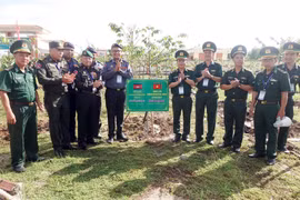Échange d'amitié entre des jeunes gardes-frontières vietnamiens et cambodgiens