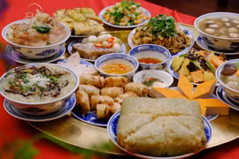 Printemps au pays natal 2020: des plats traditionnels du Têt séduisent des Viêt kiêu