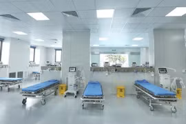 Mise en service d'un hôpital de traitement des patients atteints du COVID-19 à Hanoï