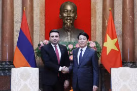 Le président Luong Cuong (droite) reçoit le président de l'Assemblée nationale arménienne, Alen Simonyan. Photo: VNA