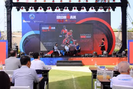 La huitième édition de la plus grande compétition de triathlon nationale, Vinfast IRONMAN 70.3 Vietnam 2024, a lieu du 10 au 12 mai dans la ville de Da Nang. Photo: VNA