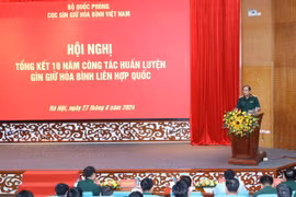 Le général de corps d’armée Phung Si Tân, chef d’État-major général adjoint de l’Armée populaire du Vietnam, à la conférence. Photo: VNA