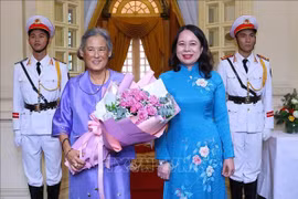 La vice-présidente Vo Thi Anh Xuan (droite) et la princesse thaïlandaise Maha Chakri Sirindhorn, en visite de travail au Vietnam. Photo: VNA