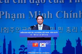 Le PM Pham Minh Chinh au Forum de coopération en matière de travail Vietnam-R. de Corée. Photo: VNA