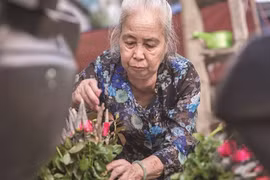 Les gardiennes des fleurs de culte à Hanoï