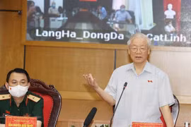 Le leader du PCV Nguyên Phu Trong rencontre des électeurs hanoiens