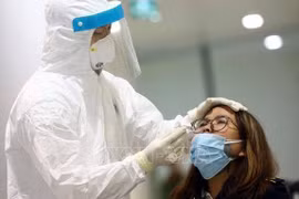 Covid-19 : Des tests aléatoires pour 1.000 personnes à l’aéroport de Nôi Bai
