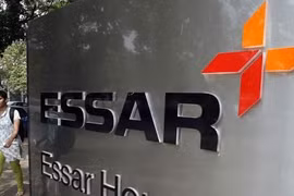 Le président de l’AN Vuong Dinh Hue reçoit le président du groupe indien Essar