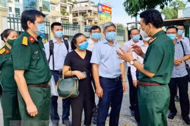 Un vice-ministre de la Santé inspecte le travail de lutte contre le COVID-19 à HCM-Ville