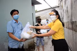 Le SG du Parti Nguyen Phu Trong adresse ses encouragements au peuple de HCM-Ville