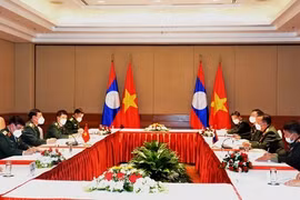 Le Vietnam et le Laos promeuvent la coopération dans la défense
