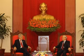Félicitations des 50 ans de l'établissement des relations diplomatiques Vietnam-Chili