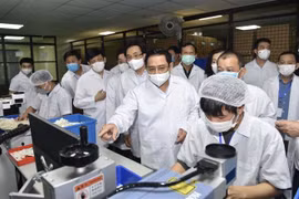 PM : un vaccin contre le COVID-19 fabriqué au Vietnam doit être disponible avant juin 2022