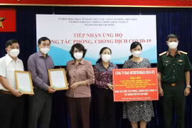 COVID-19 : Ho Chi Minh-Ville reçoit des masques médicaux donnés par une société américaine