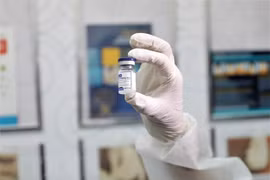 COVID-19 : les organisations internationales promettent d’apporter des vaccins au Vietnam