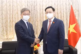 Le président de l’AN appelle les entreprises sud-coréennes à investir au Vietnam