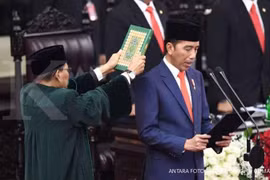 Indonésie : le président Joko Widodo prête serment pour un second mandat