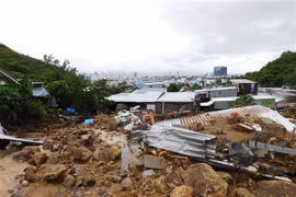 La Croix-Rouge du Vietnam vient en aide aux sinistrés des crues à Khanh Hoa