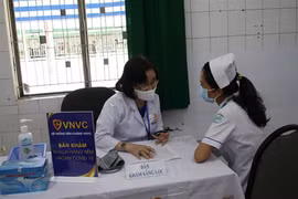 COVID-19: Les premiers agents hospitaliers de Hô Chi Minh Ville ont été vaccinés