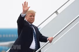 Le président Donald Trump quitte Hanoï