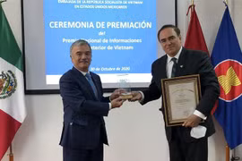 Remise de Prix nationaux de l’information pour l’étranger 2020 à des auteurs mexicains