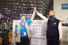 COVID-19 : Plus de 811.000 doses de vaccin de la Facilité COVAX arrivées au Vietnam
