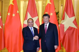 Entrevue entre le PM Nguyen Xuan Phuc et le dirigeant chinois Xi Jinping