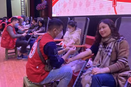Plus de 1.000 bénévoles participent au 15e programme "Dimanche rouge" à Thanh Hoa