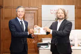 COVID-19 : Berlin (Allemagne) offre 30.000 kits de test au Vietnam