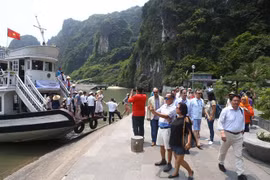 Une délégation de l’OANA visite la baie d’Ha Long