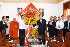 Noël : Féliciations aux catholiques de Binh Duong et de Ho Chi Minh-Ville 