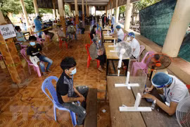 Le Cambodge commence la vaccination contre le COVID-19 pour les adolescents