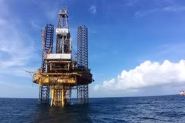 Vietsovpetro salue le premier flux de pétrole de la plate-forme BK-20 du gisement de Bach Ho