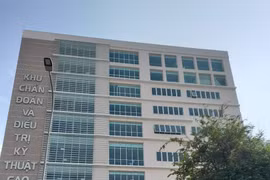 Inauguration d’un bâtiment de traitement high-tech à l'Hôpital du peuple 115