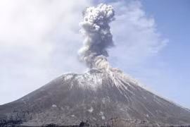 L'Indonésie installera un système d'alerte précoce aux tsunamis près du mont Krakatau