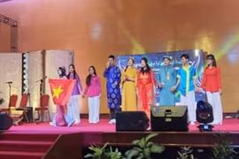 Un spectacle d'étudiants vietnamiens au 19e Forum culturel des jeunes de l’ASEAN. Photo: VNA