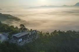Mer de nuages sur la vallée d'Ang Nua. Photo: VNA