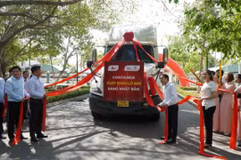 Cérémonie marquant l’exportation d’un lot de racines de lotus de la société Sen Dai Viet au Japon. Photo: VNA