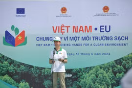 L'ambassadeur Julien Guerrier, chef de la délégation de l'UE au Vietnam s'exprime à la cérémonie de lancement de la Journée Vietnam-UE dans la ville de Ha Long. Photo: VNA