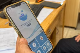 Le ministère de l'Agriculture et du Développement rural a demandé à tous les ports de pêche de contrôler les navires et de surveiller la production de produits de la mer via l'application eCDT à partir du 1er juillet. Photo : VNA
