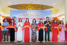 Ouverture de l'exposition de photos "Empreintes du général Vo Nguyen Giap à Dien Bien Phu". Photo: VNA