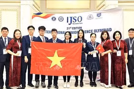 Des élèves de Hanoï primés aux Olympiades internationales junior des sciences 2024. Photo: VNA