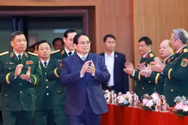 Le Premier ministre Pham Minh Chinh à l'Académie de la Défense. Photo : VNA