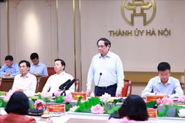 Le Premier ministre Pham Minh Chinh a travaillé le 17 août à Hanoï avec la Permanence du Comité du Parti de Hanoï. Photo : VNA