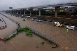 Indonésie : Au moins neuf morts lors des inondations du Nouvel An à Jakarta