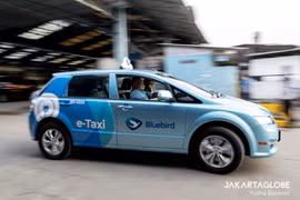 Le plus grand opérateur de taxi indonésien présente sa flotte de taxis électriques