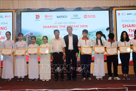 Le groupe thaïlandais SCG remet des bourses à des élèves vietnamiens