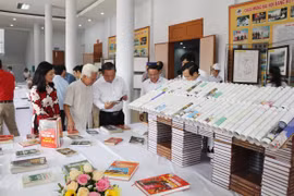 Ninh Binh : Ouverture de la Journée du livre et de l'exposition sur Hoàng Sa et Truong Sa