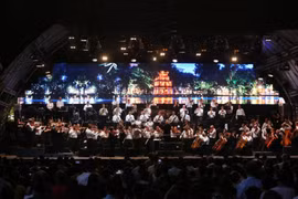 L’Orchestre symphonique de Londres donne un concert à Hanoï