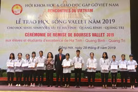 Des élèves et étudiants brillants de la région Centre reçoivent des bourses Vallet